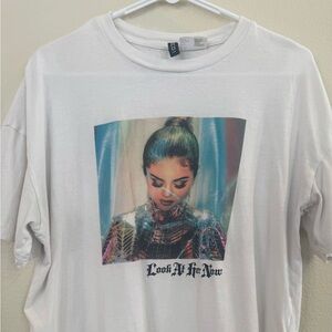 White T-Shirt Selena Gomez Size Women’s M - Brand H&M Divided